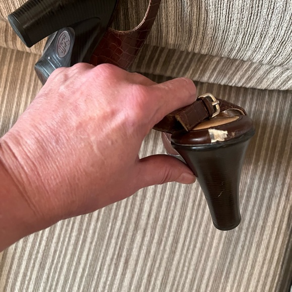 Sofft size 7 brown and black sandals. 2 pair - Picture 7 of 8